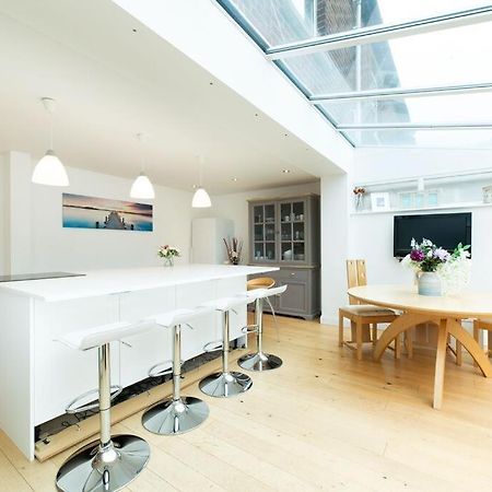 Aderta Stylish House For 7 People, Free Parking, 2 Min Walking From Ashley Cross And Near Sandbanks Beach Poole Exterior photo