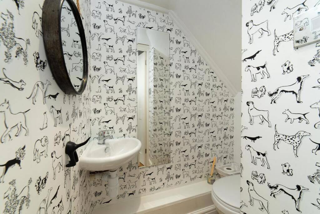 Aderta Stylish House For 7 People, Free Parking, 2 Min Walking From Ashley Cross And Near Sandbanks Beach Poole Exterior photo