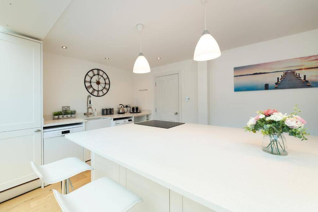 Aderta Stylish House For 7 People, Free Parking, 2 Min Walking From Ashley Cross And Near Sandbanks Beach Poole Exterior photo