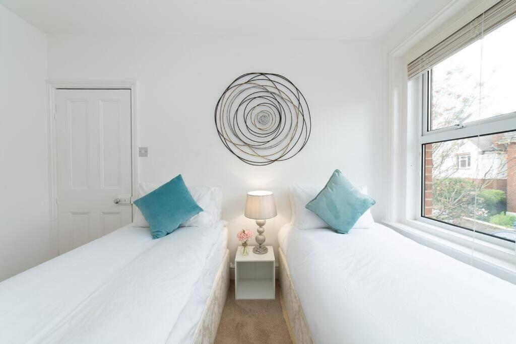Aderta Stylish House For 7 People, Free Parking, 2 Min Walking From Ashley Cross And Near Sandbanks Beach Poole Exterior photo