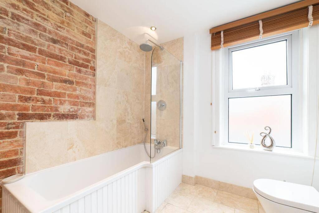 Aderta Stylish House For 7 People, Free Parking, 2 Min Walking From Ashley Cross And Near Sandbanks Beach Poole Exterior photo