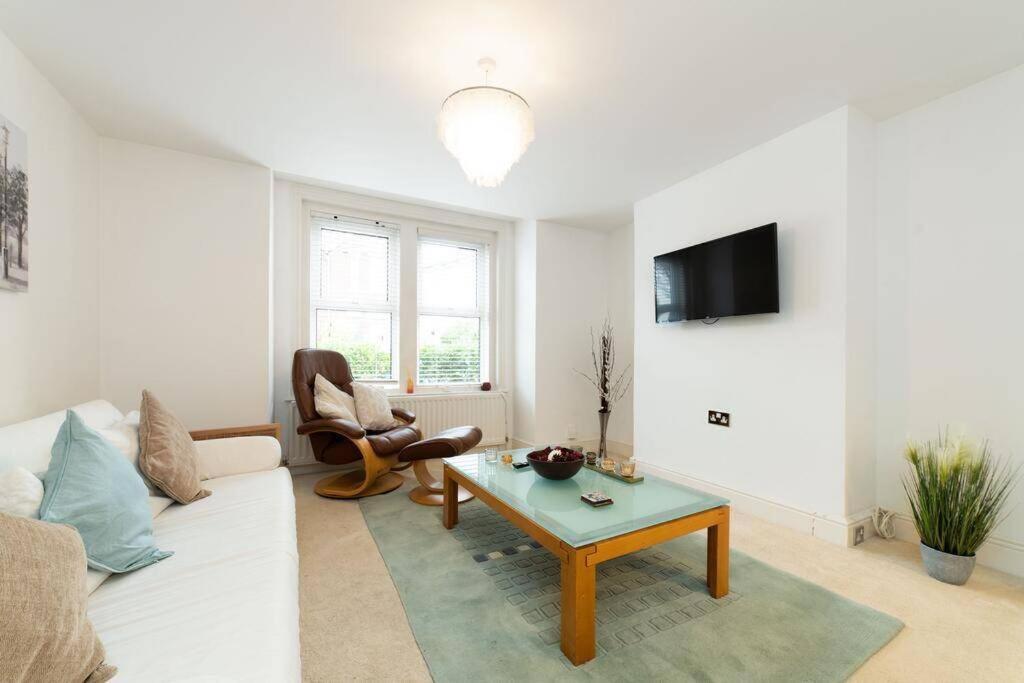 Aderta Stylish House For 7 People, Free Parking, 2 Min Walking From Ashley Cross And Near Sandbanks Beach Poole Exterior photo