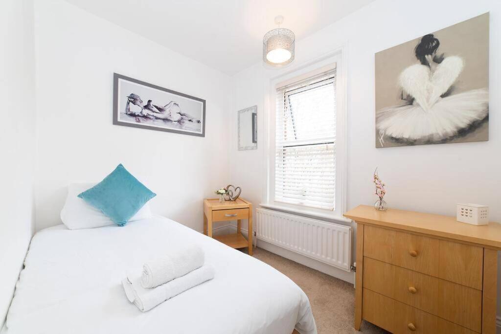 Aderta Stylish House For 7 People, Free Parking, 2 Min Walking From Ashley Cross And Near Sandbanks Beach Poole Exterior photo